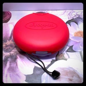 Discgear Red portable cd/dvd carrying case. New!